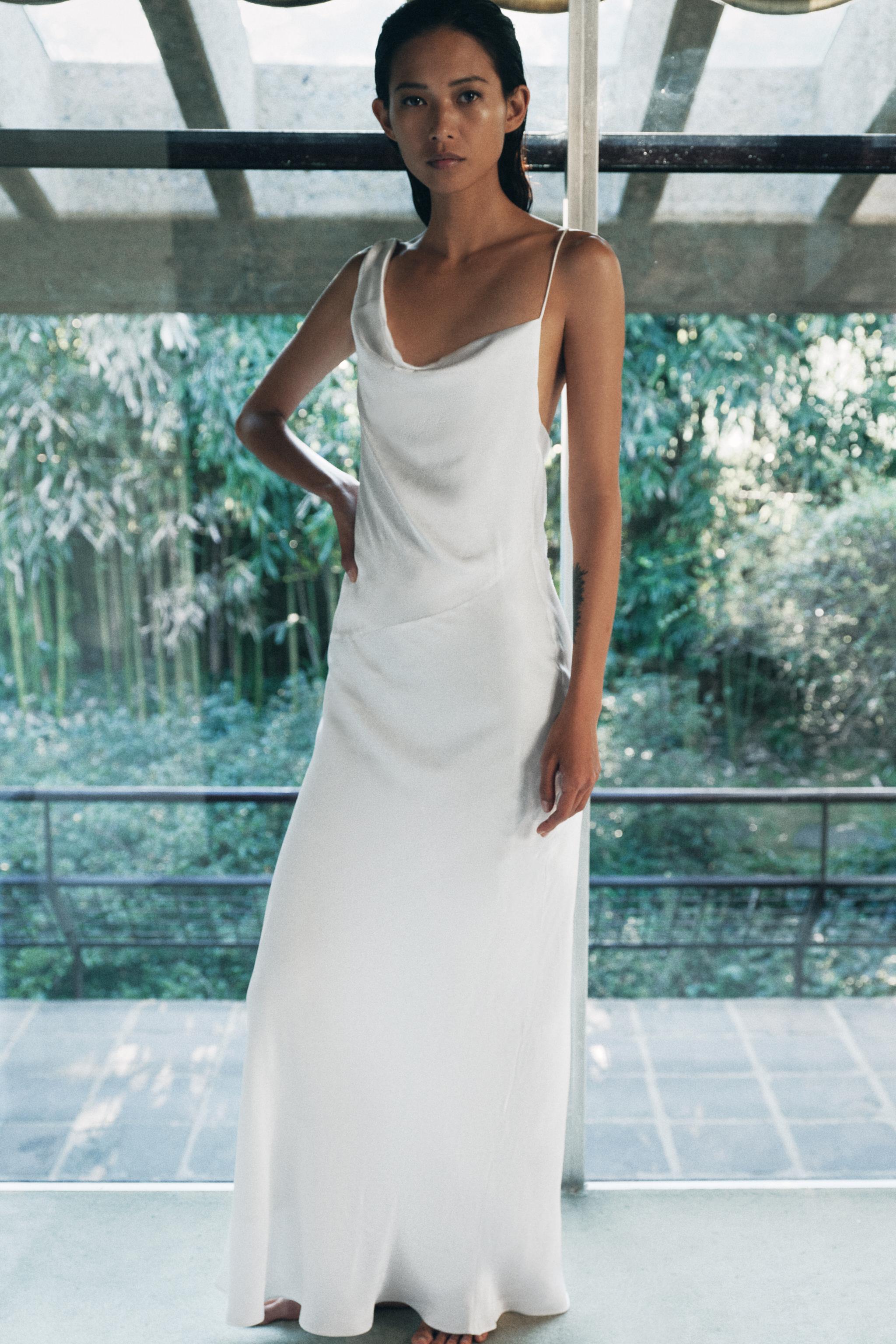 ROBE SATINÉE DÉCOLLETÉ DOS